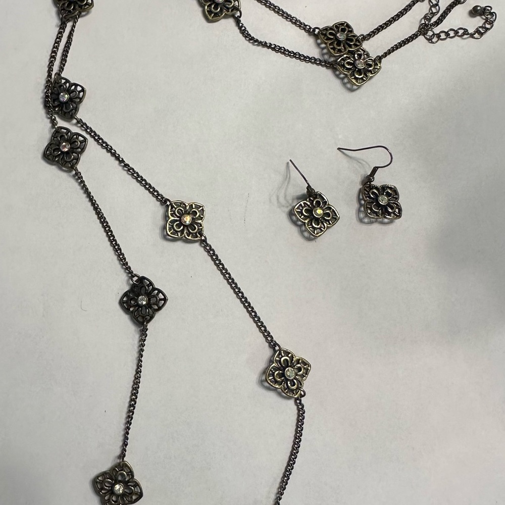 Elegant Floral Jewelry Set in Silver and Gold